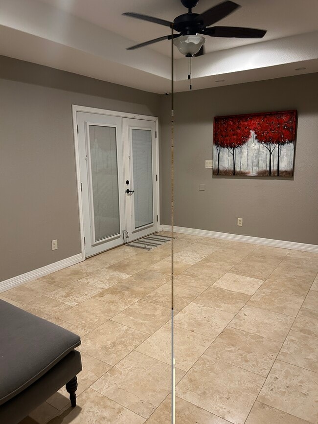 Sala de estar - 6108 Cloudy Ridge St