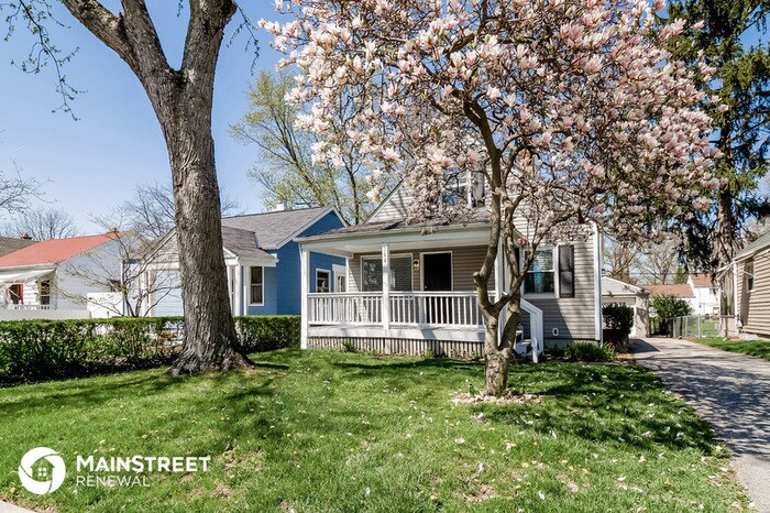 Primary Photo - 366 E Lincoln Ave