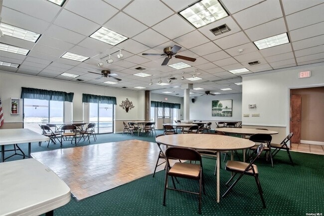Building Photo - 114 Clubhouse Dr