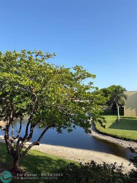 Foto del edificio - 5860 NW 64th Ave