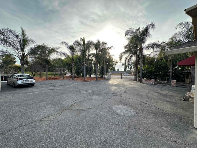 Building Photo - 13958 Almaden Expy