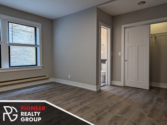 Foto del edificio - 4542 N Damen Ave