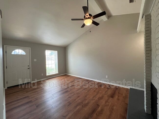 Building Photo - 2818 E Hickory Bluff