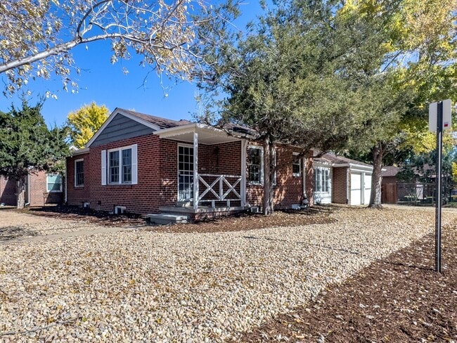 Spacious 5-Bedroom Gem on Locust Street – ... - Spacious 5-Bedroom Gem on Locust Street – ... House