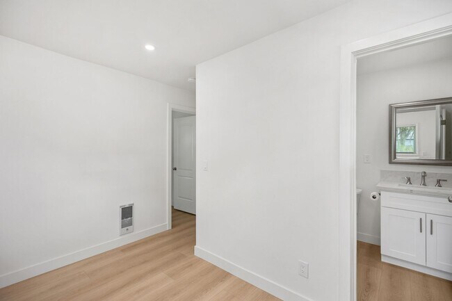Foto del edificio - Coastal Living at Its Finest! Fully Remodeled!