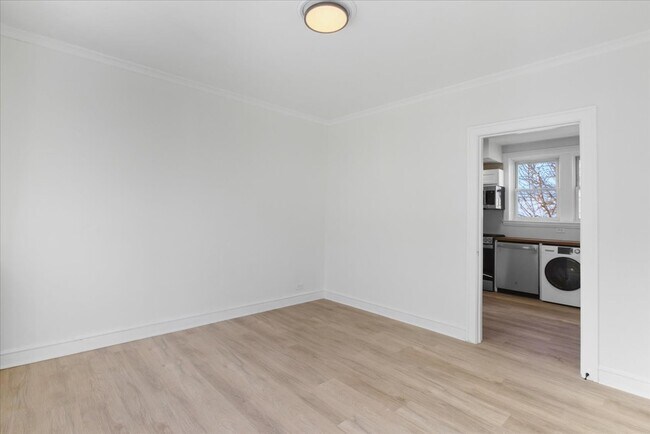 Building Photo - 3224 N Linder Ave