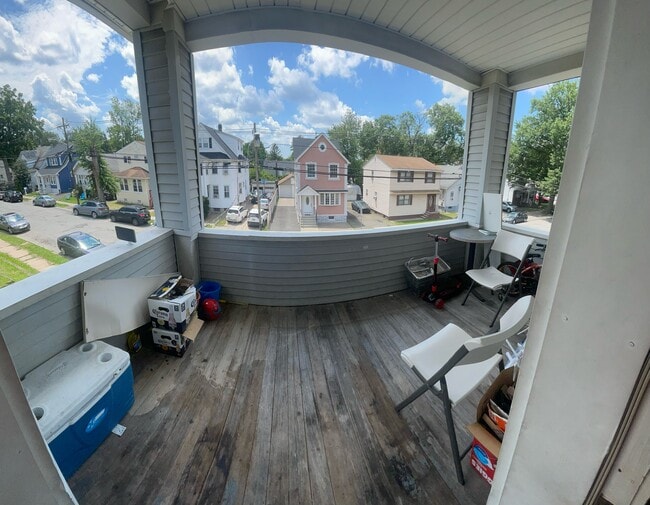 Building Photo - 28 Rossiter Ave