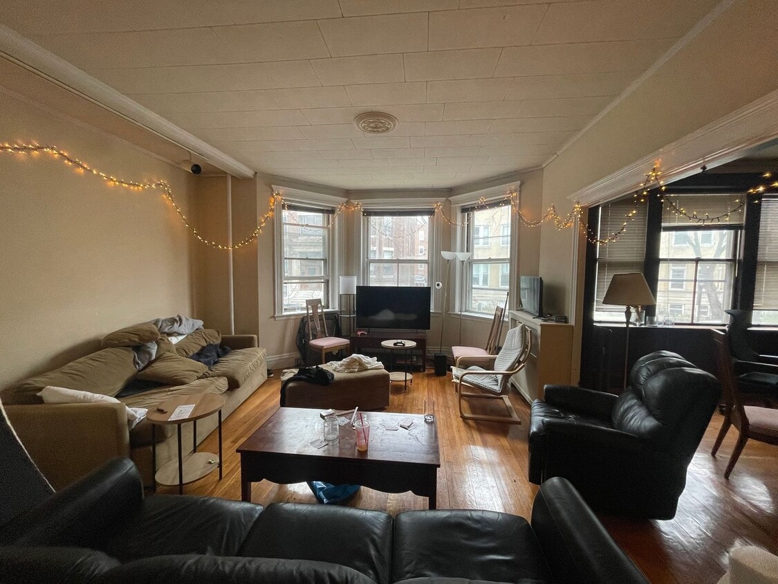9/1 No Fee! Massive 4BR/1.5BA near Audubon Circle, BU, Kenmore, Longwood! - 9/1 No Fee! Massive 4BR/1.5BA near Audubon Circle, BU, Kenmore, Longwood!