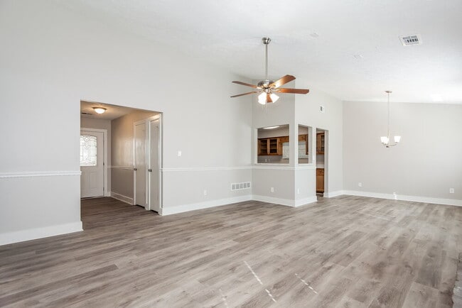 Building Photo - 9453 Forest Knoll Dr