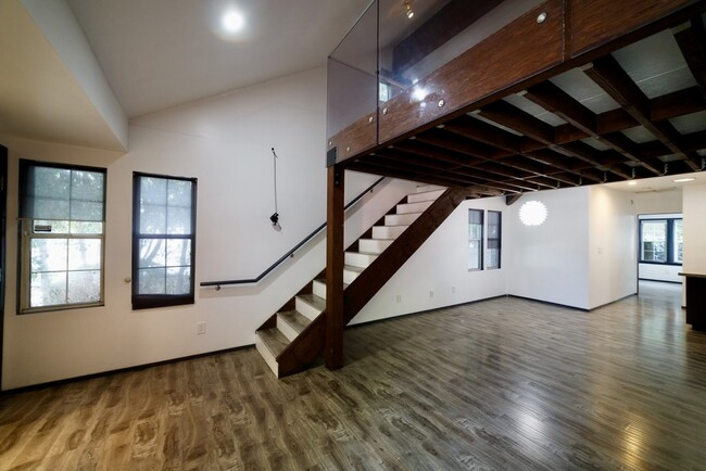 Building Photo - 1201 N Orange Dr