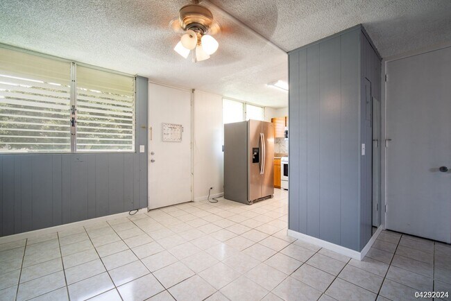 Building Photo - 2br/1ba Condo/Apt in Kalihi at Bishop Gardens