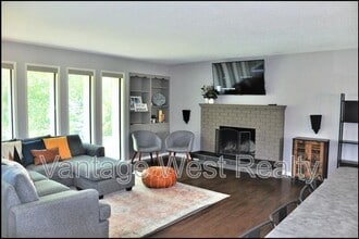 Building Photo - 4279 Lakeshore Rd