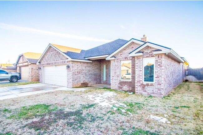 Building Photo - Pre-leasing for Fall!! 3/2/2 Luxury Home i...