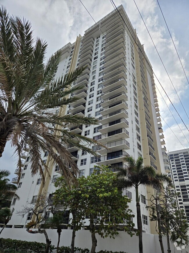 Building Photo - 2101 S Ocean Dr
