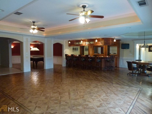 Building Photo - 2260 Lake Shore Landing