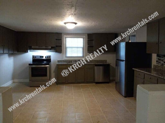 Building Photo - Cozy 2-Bed, 2-Bathroom Home