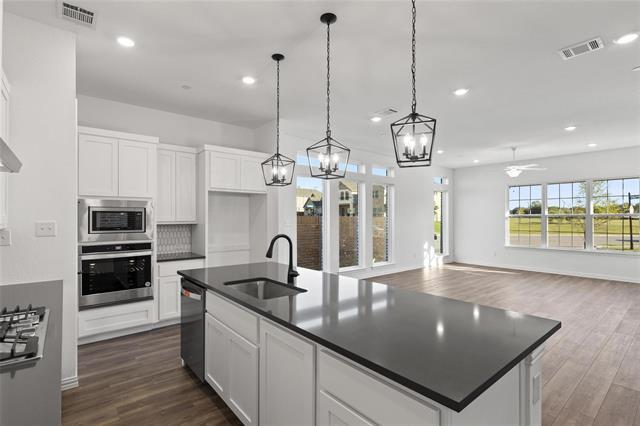 Foto del edificio - 7597 Regal Ln