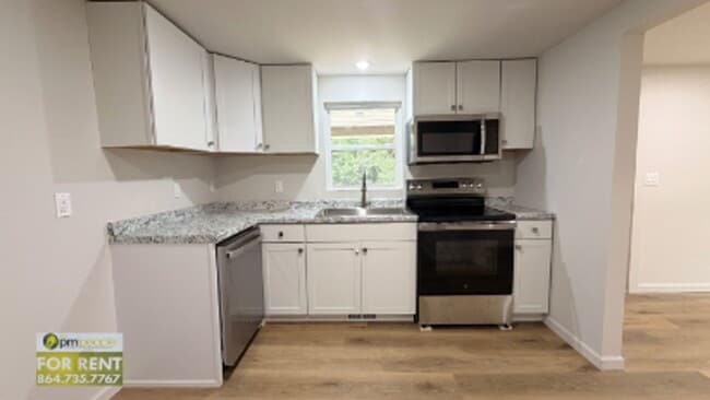 Foto del edificio - Completely Updated Easley 2/1 Available Now!