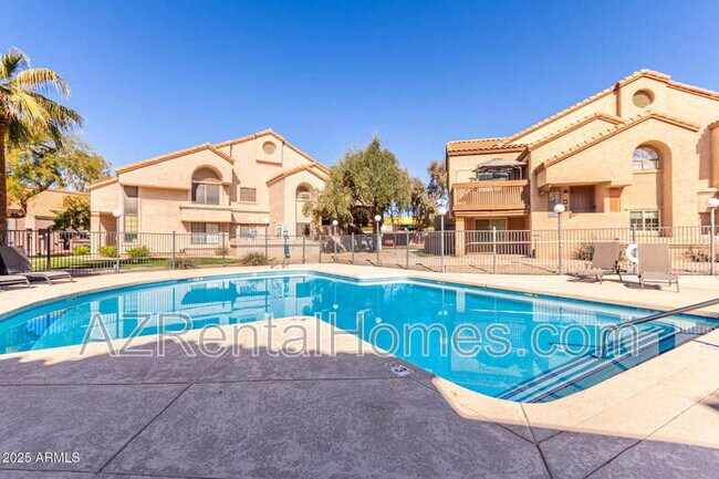 Foto del edificio - 819 N College Ave