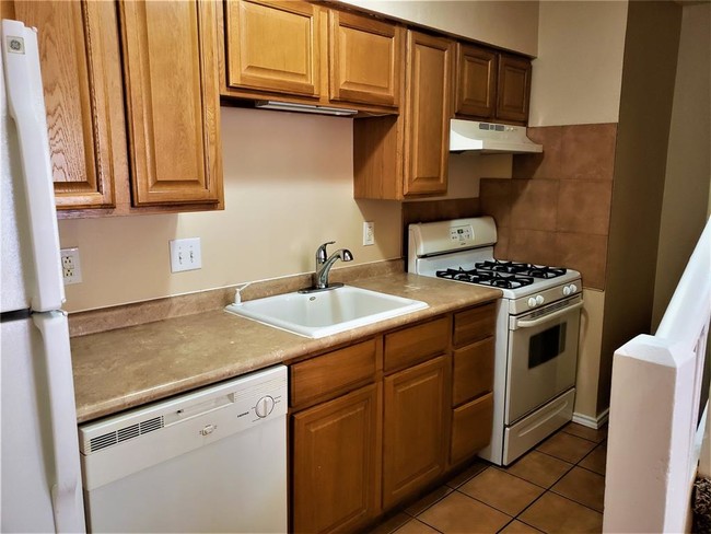 Building Photo - 100 Highland Park Ct