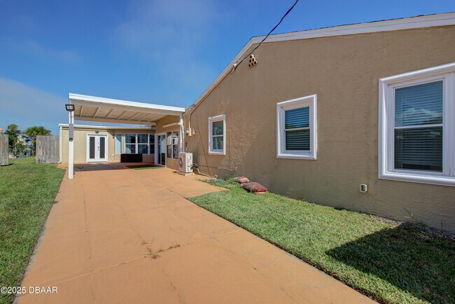 Building Photo - 131 Minerva Rd