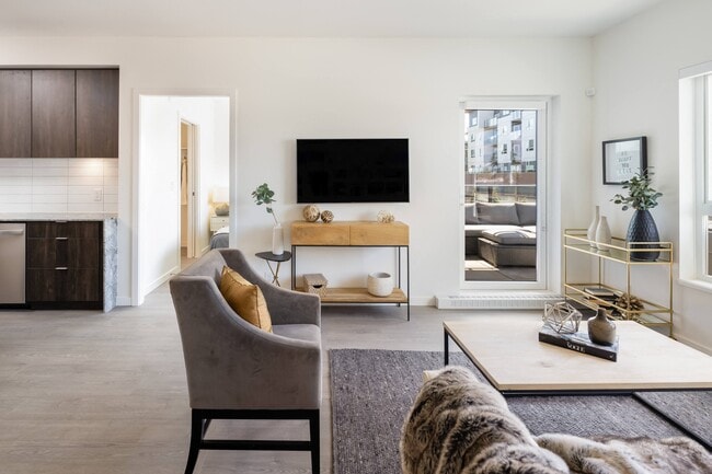 Building Photo - Colwood Corners