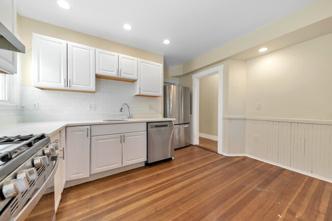 Building Photo - 31 Champney St