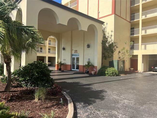 Building Photo - 9000 Commodore Dr