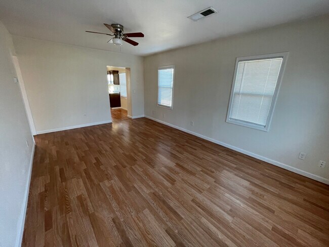 Foto del edificio - 1513 Marin St