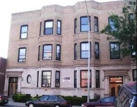 Building Photo - 1007 S Oakley Blvd