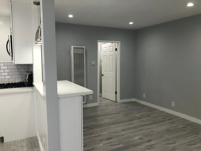 Building Photo - 1802 N Wilton Pl