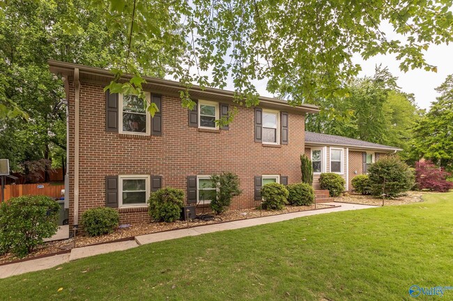 Foto del edificio - 7408 Hickory Hill Ln SE