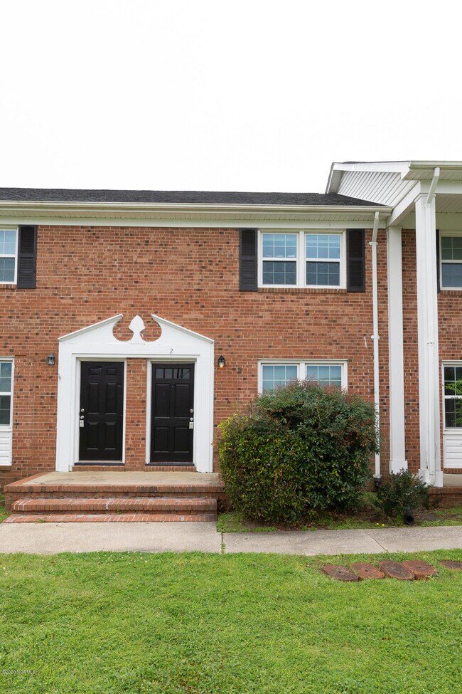 Building Photo - 327 Richlands Ave