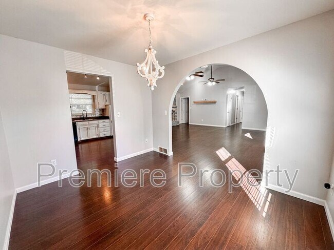 Building Photo - 7012 N Winan Ave