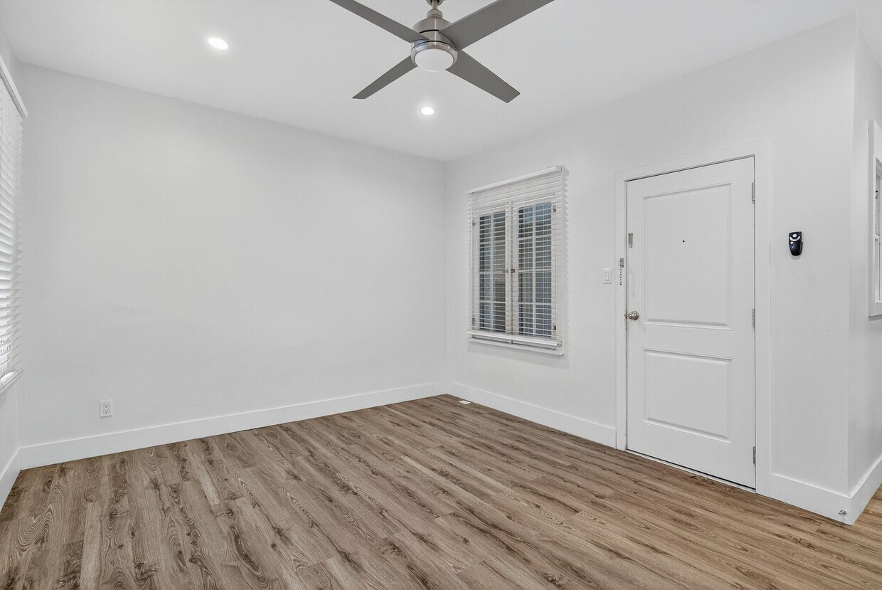 Foto principal - 405 W 3rd St