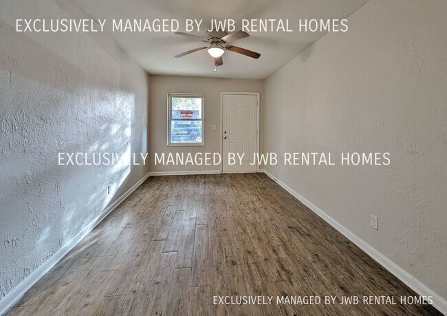 Foto del edificio - 1057 Glencarin St
