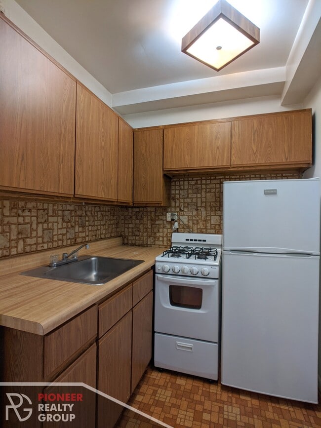Foto del edificio - 739 W Belmont Ave