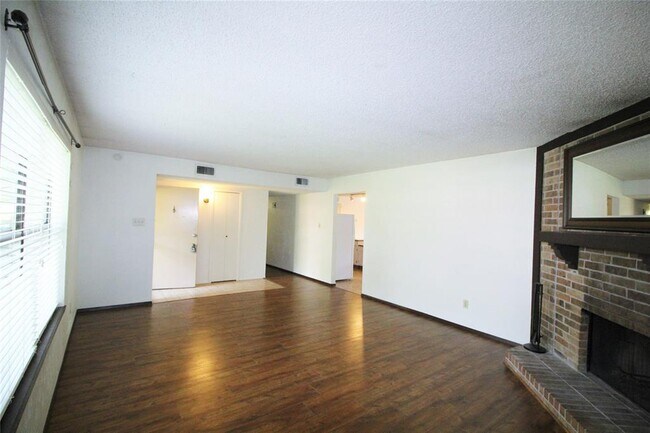 Building Photo - 5737 Valley Mills Dr