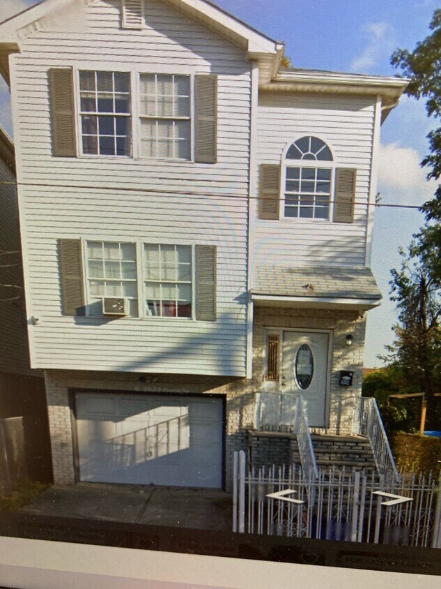 59 1st St, Newark, NJ 07107 Townhome Rentals in Newark NJ
