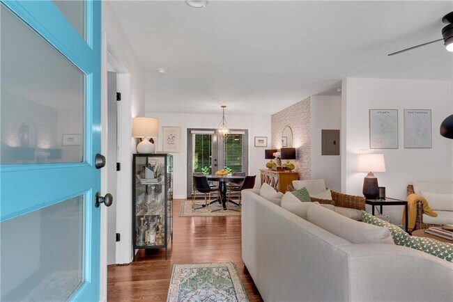 Foto del edificio - 2481 McCurdy Way