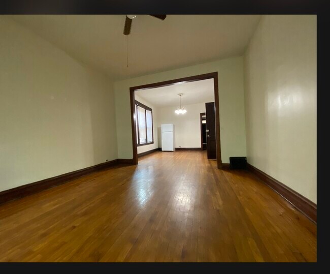 Building Photo - 5518 S Wood St