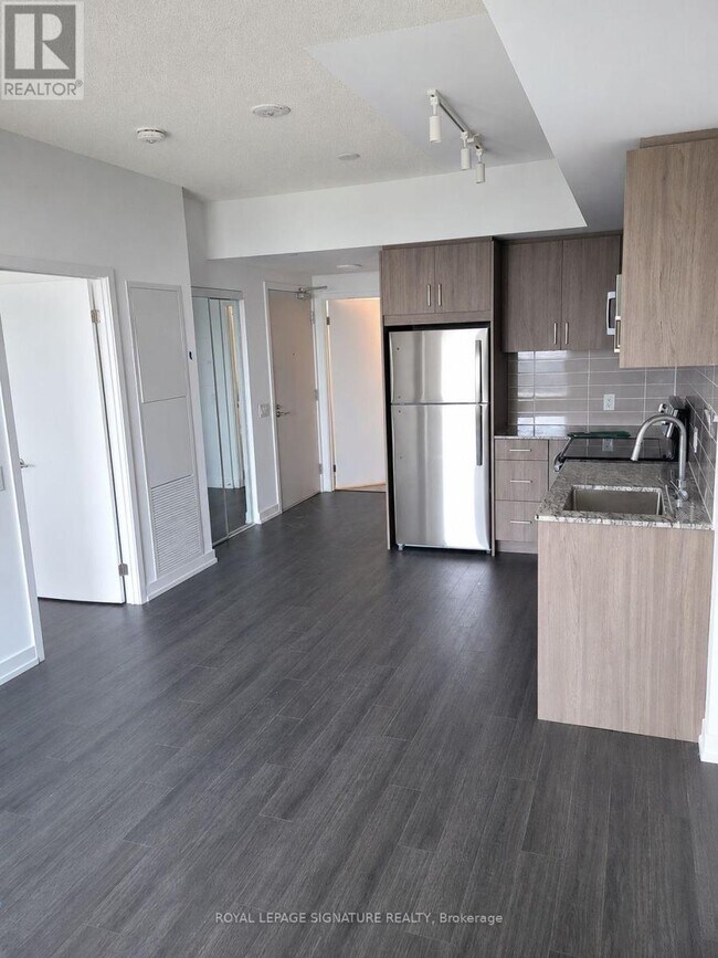 Photo du bâtiment - 4010 Eglinton Ave W