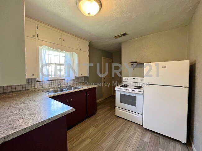 Foto del edificio - Cute 2/1/1 in Fort Worth Ready For Move-In!
