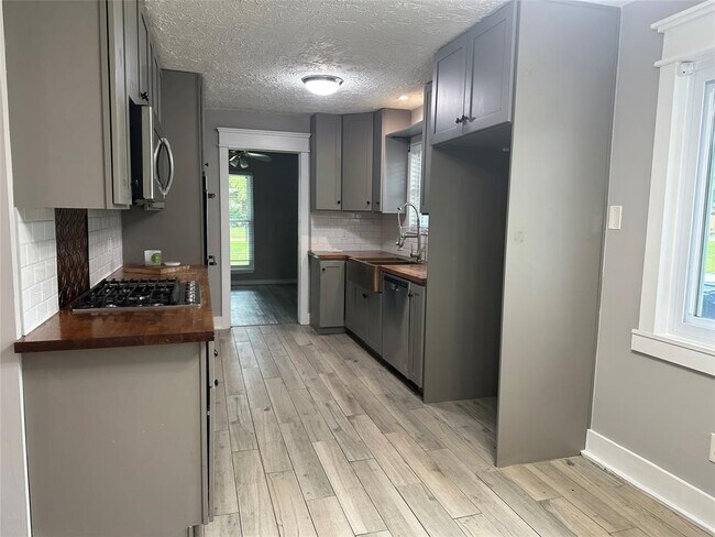 Foto del edificio - 228 Oak Manor Dr