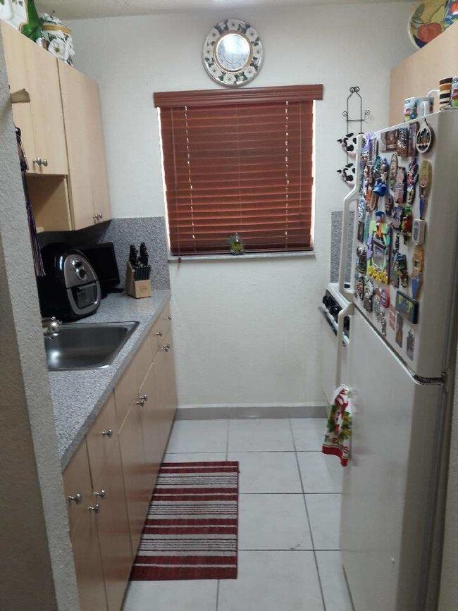 Foto del edificio - 1655 W 44th Pl