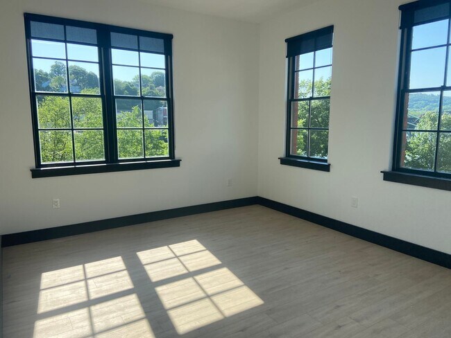 Foto del edificio - Stunning views from SE corner 2-bedroom ap...