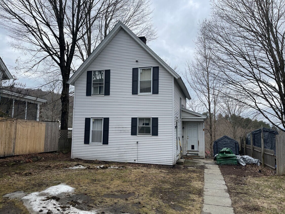 Primary Photo - 2 Bedroom downtown Lebanon