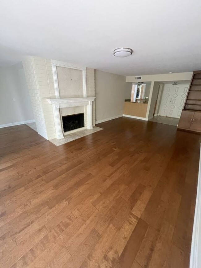 Building Photo - COMPLETELY UPDATED AND REMODELED ENCINO SP...