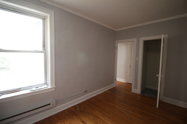 Foto del edificio - 4811 N Harding Ave