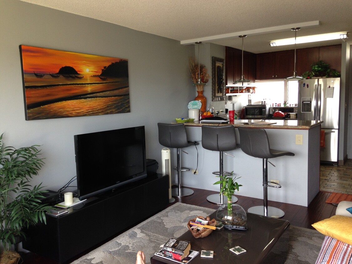 Living room - 2421 Ala Wai Blvd